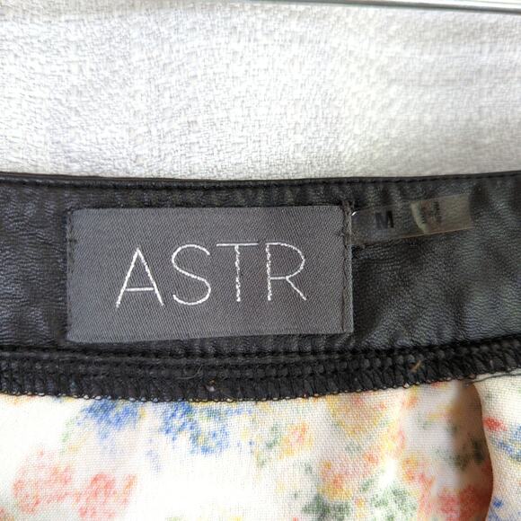 ASTR Mini Skirt Womens Medium Red Floral Circle Pleats - Picture 2 of 7